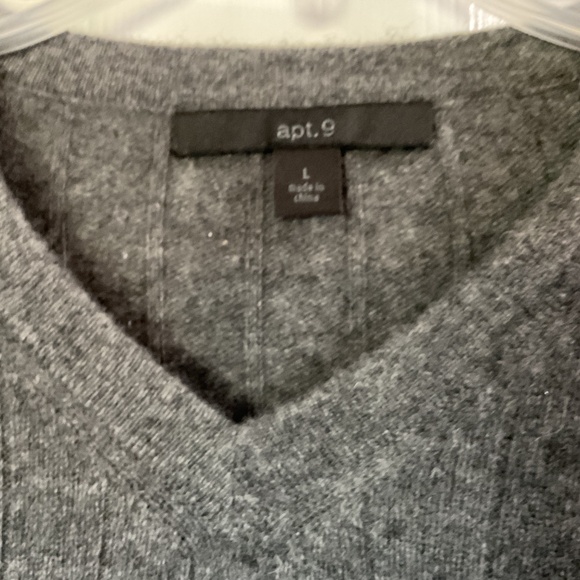 Men’s Apt 9 V-neck Cashmere Sweater, Large - Picture 2 of 5